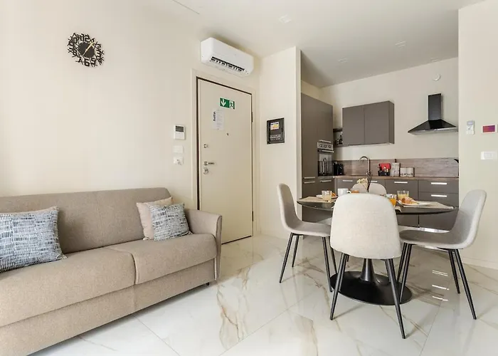 Lusso In Pieno Centro A Due Passi Dalla Stazione Apartment *