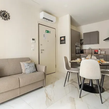 Lusso In Pieno Centro A Due Passi Dalla Stazione Apartman *