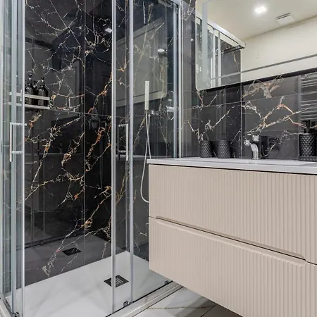 Lusso In Pieno Centro A Due Passi Dalla Stazione Apartman Bologna