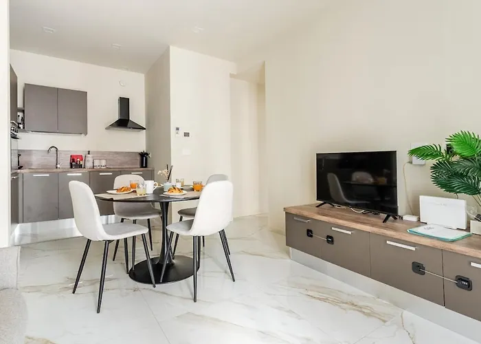 Lusso In Pieno Centro A Due Passi Dalla Stazione * Болонья